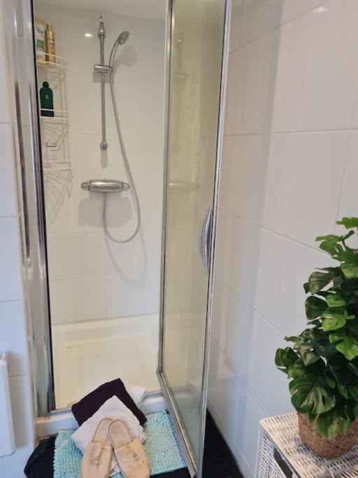 Modern Bungalow With Private Swimming Pool Maidenhead Ngoại thất bức ảnh